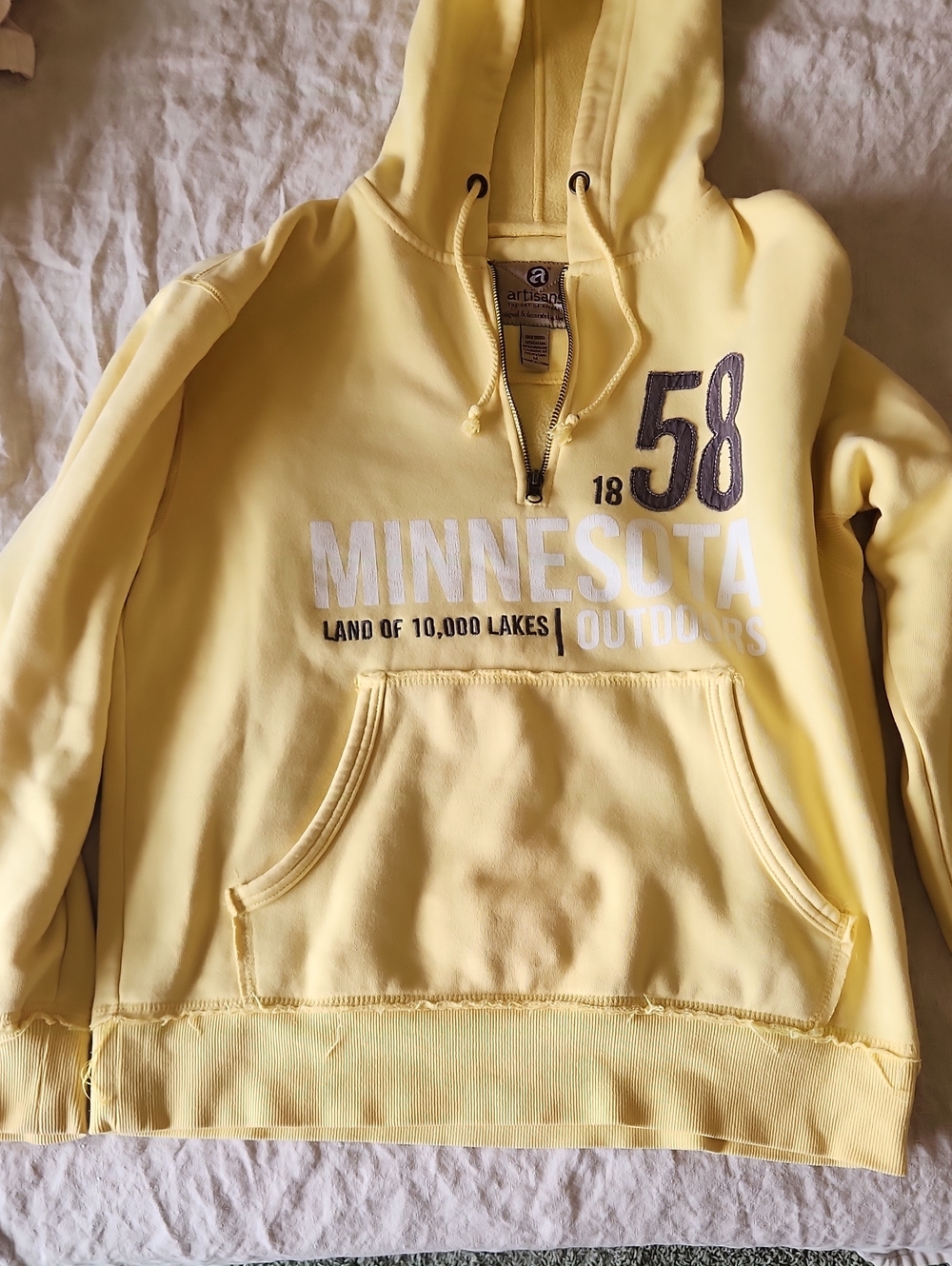 Yellow Minnesota Graphic Hoodie Sweatshirt M